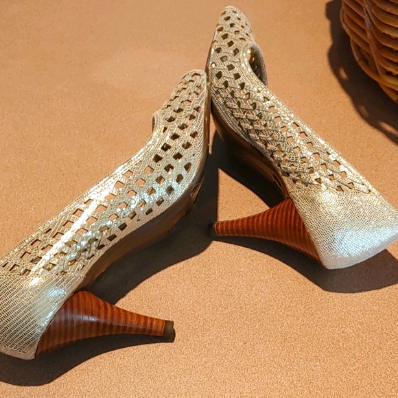 Arturo Chiang Heels - Picture 2 of 5